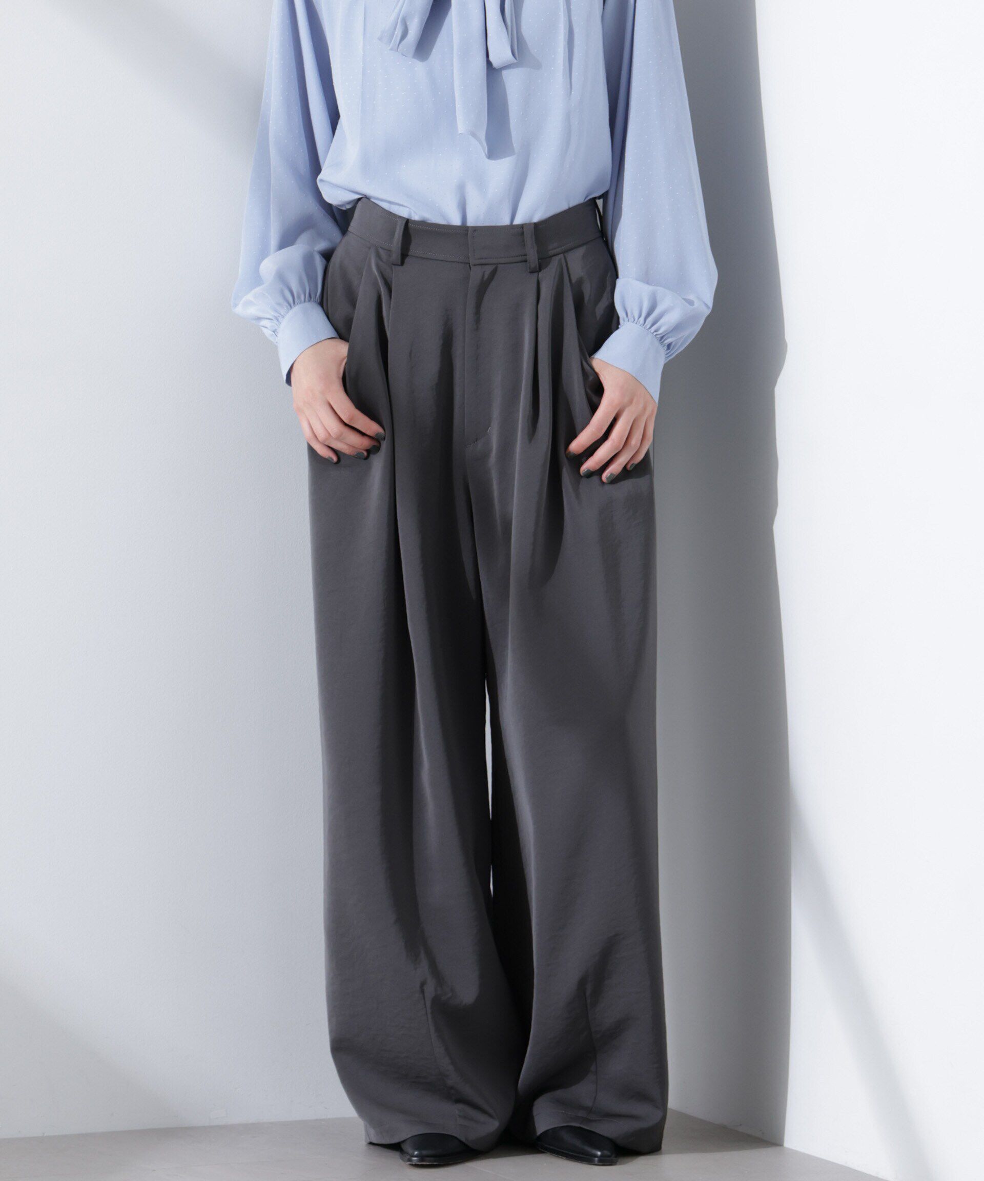 nano･universe「ダルサテンカーブタックパンツ」|チノ|