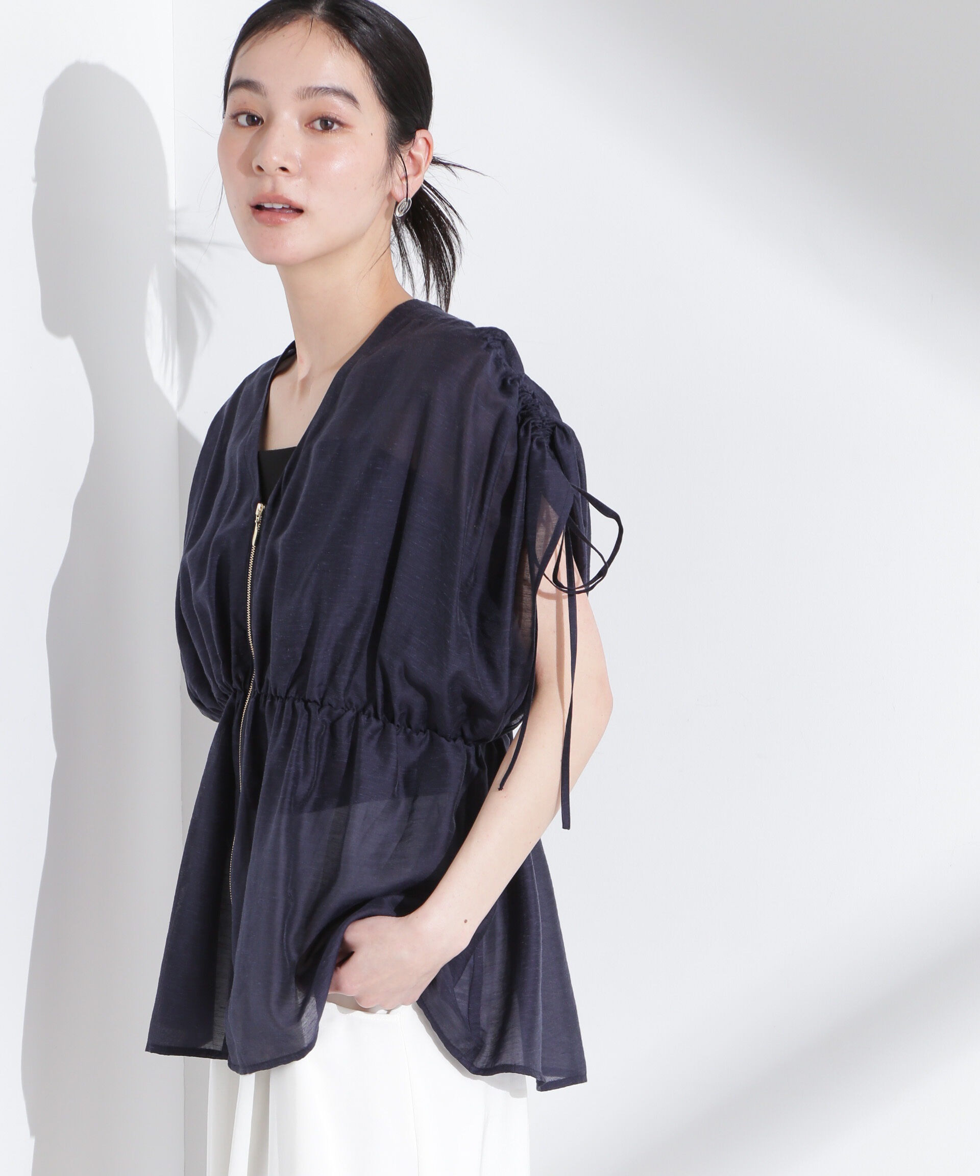 nano･universe「リネン混シアーギャザージップブラウス」|シャツ・ブラウス|ネイビー