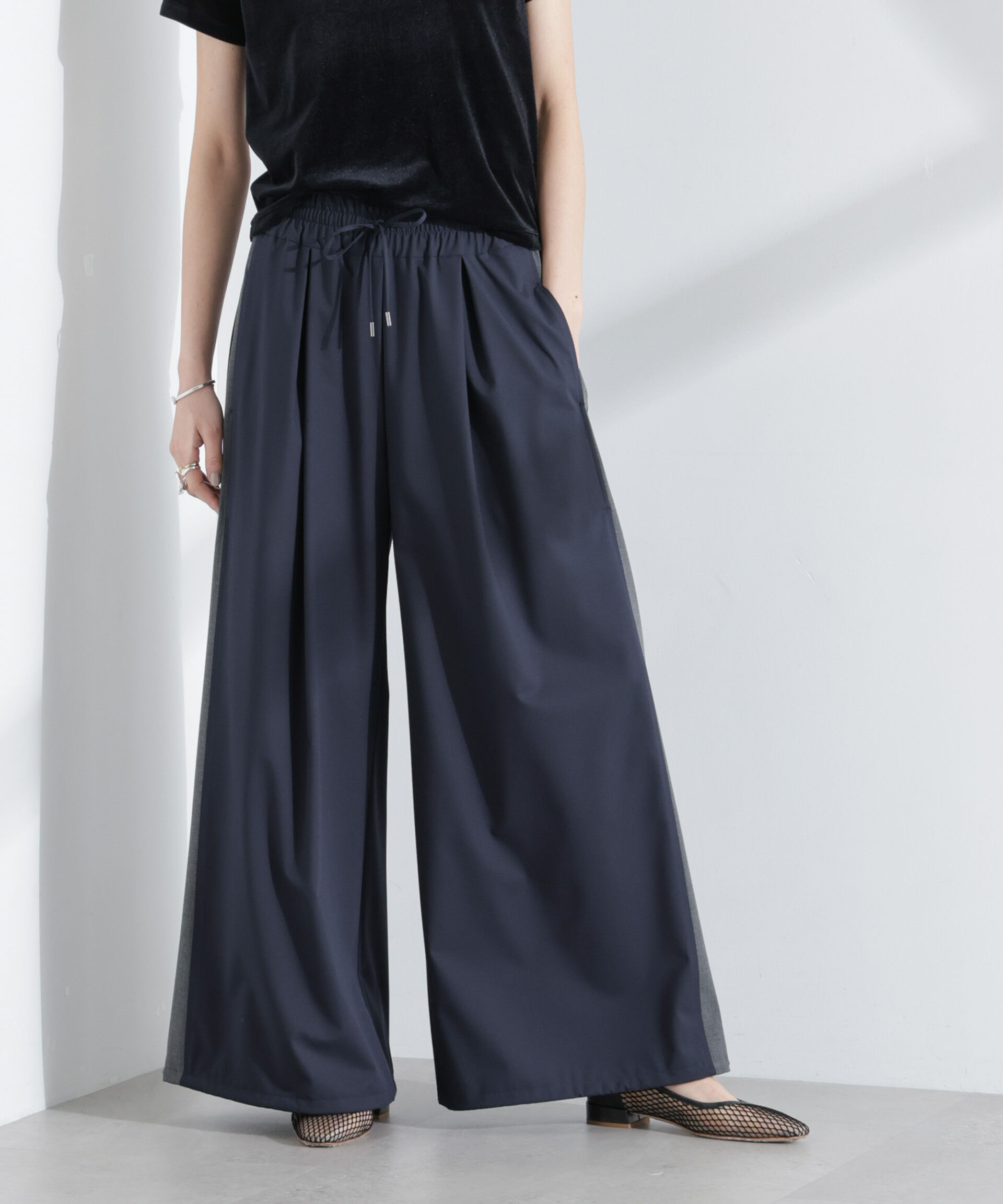 nano･universe「ラインイージーワイドパンツ」|チノ|ネイビー