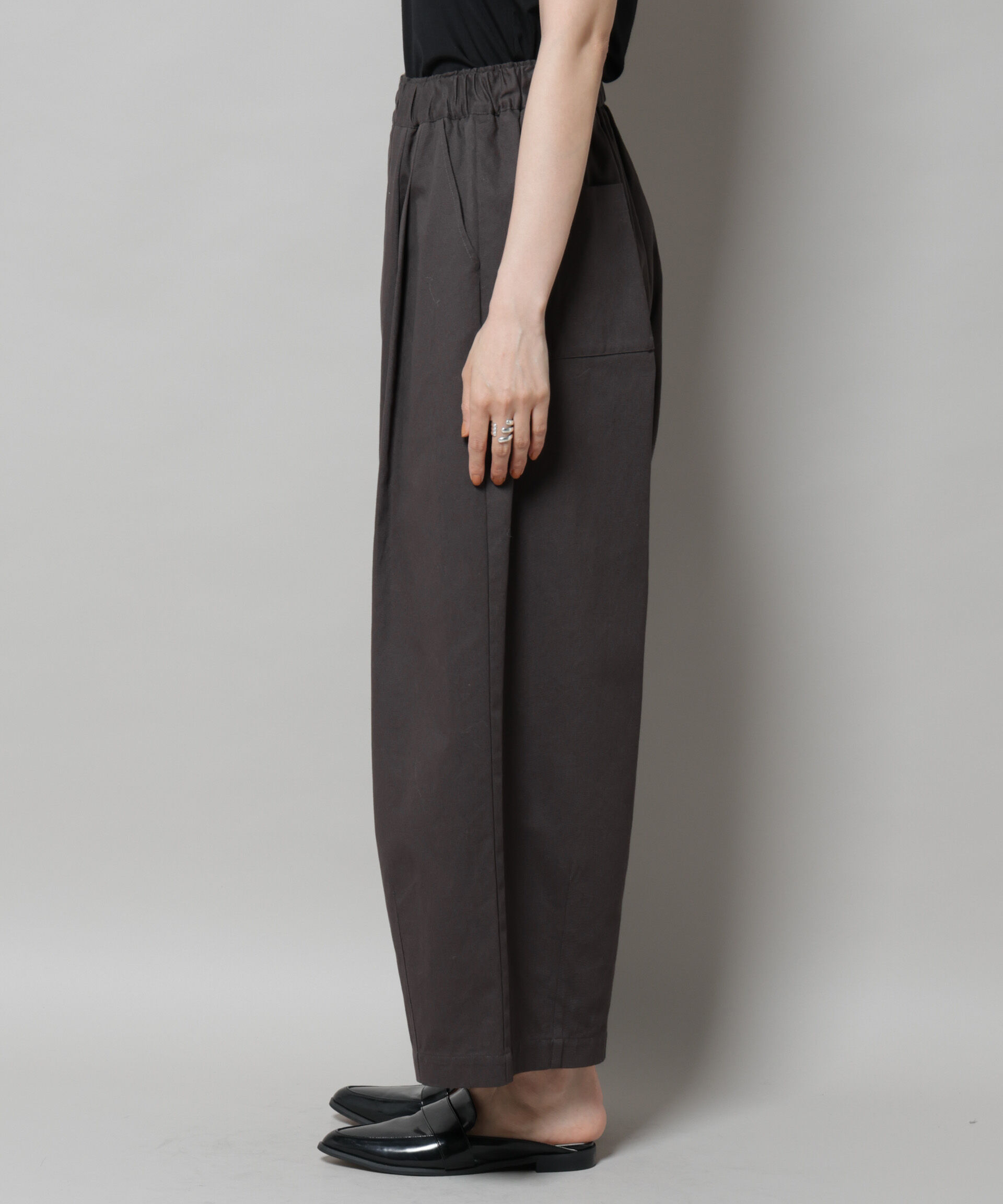 nano･universe「タックコクーンチノパンツ」|チノ|