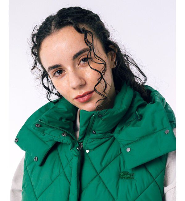LACOSTE「撥水 ボリュームスタンドネック キルティングベスト / 2WAY フード取り外し可」|ダウンベスト・ベスト|