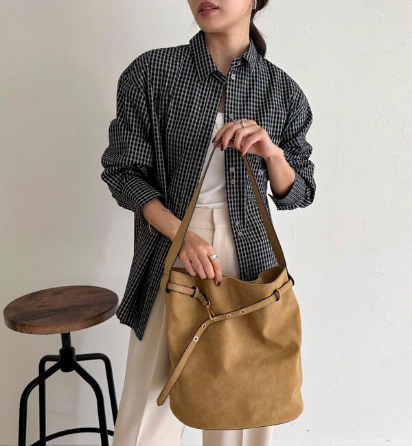 fredy emue「【WEB限定カラー】スエードベルトホーボーバッグ」|ショルダー・メッセンジャー|ベージュ