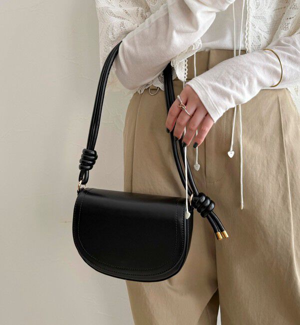 fredy emue「フラップラウンドポシェット」|ショルダー・メッセンジャー|ブラック