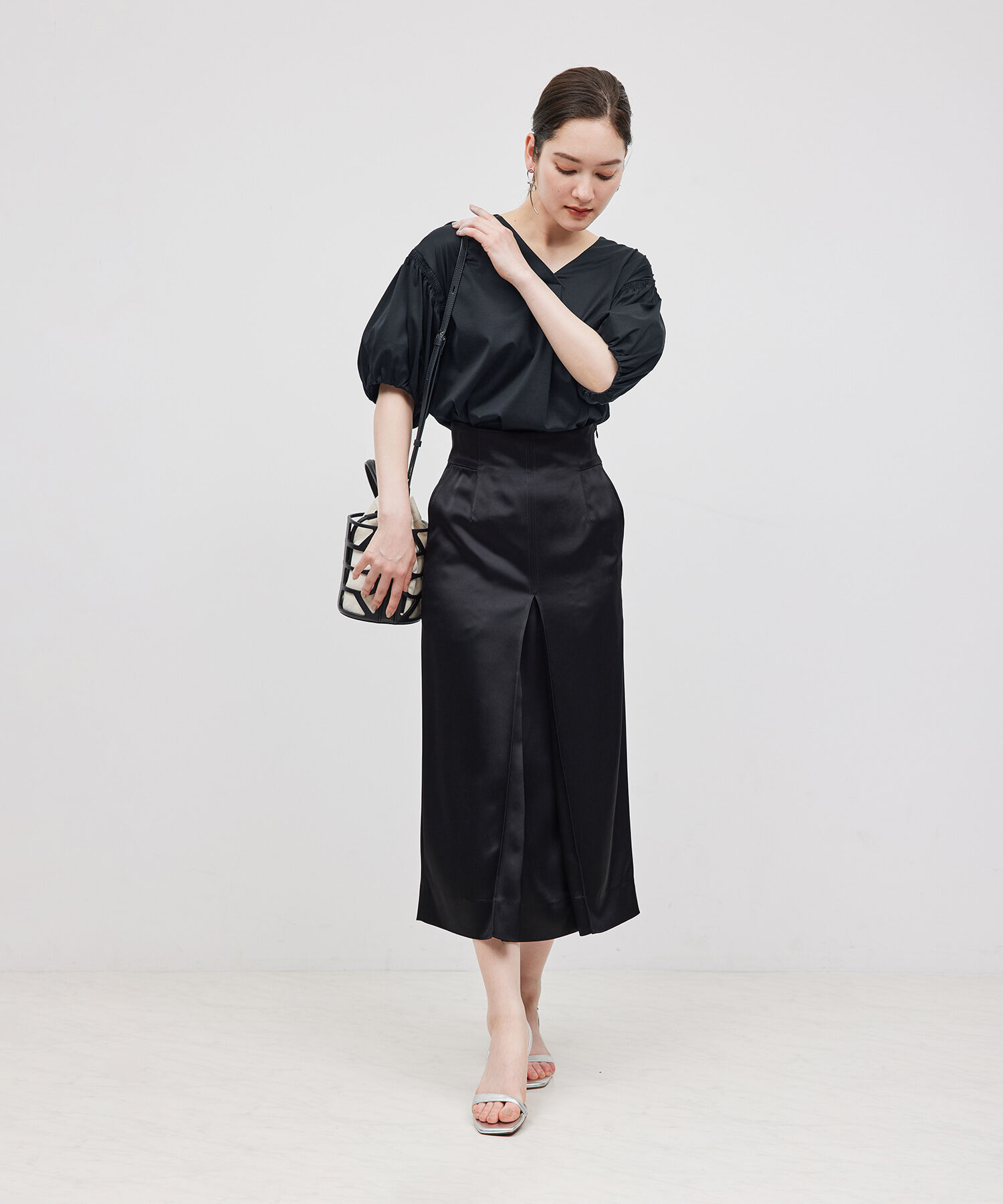 ROPE「【洗える】クリア天竺Vネック5分袖カットソー」|Tシャツ・カットソー|