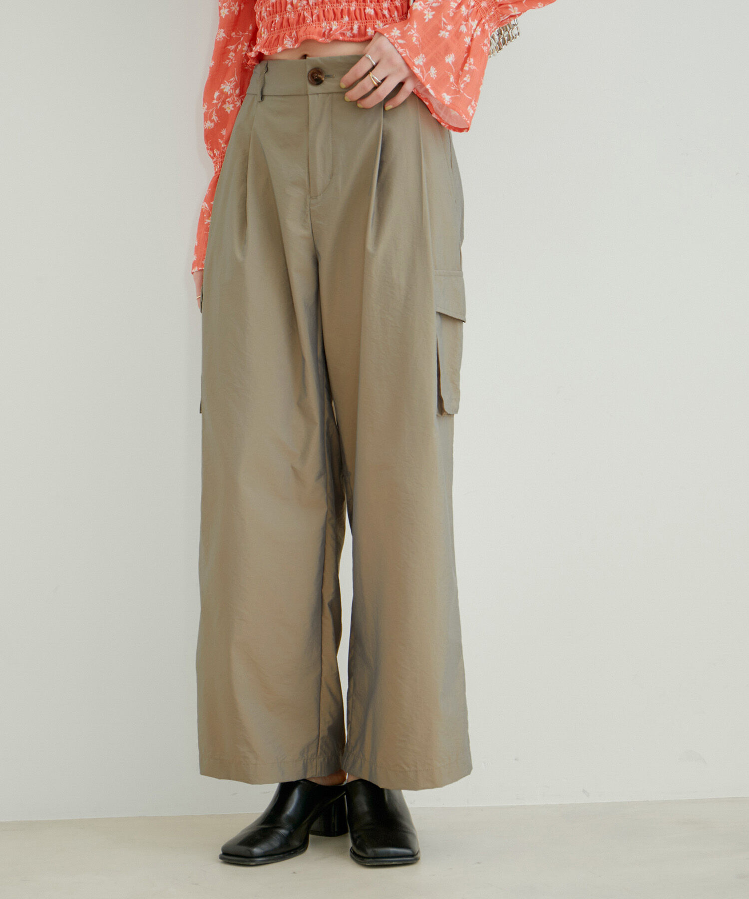 VIS「【セットアップ対応】タックギャザーワイドカーゴパンツ」|カーゴ|