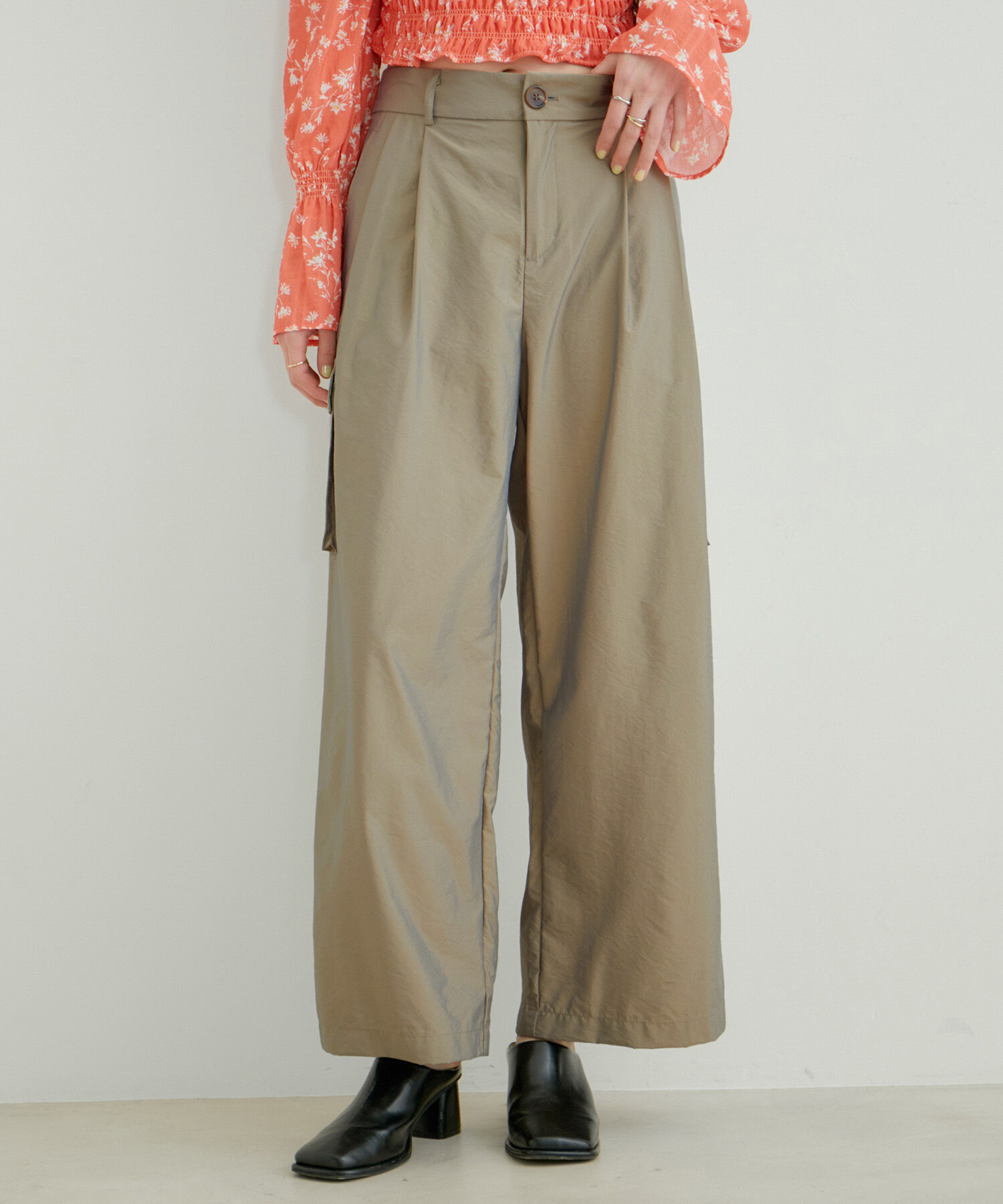 VIS「【セットアップ対応】タックギャザーワイドカーゴパンツ」|カーゴ|