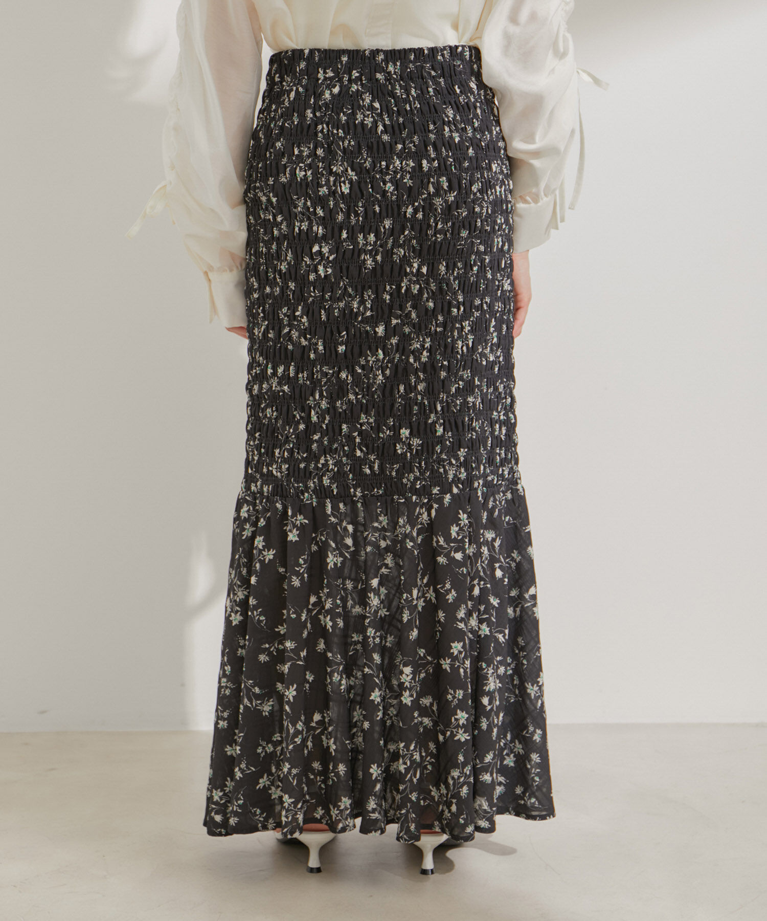 VIS「【セットアップ対応】花柄シャーリングロングスカート」|スカート|