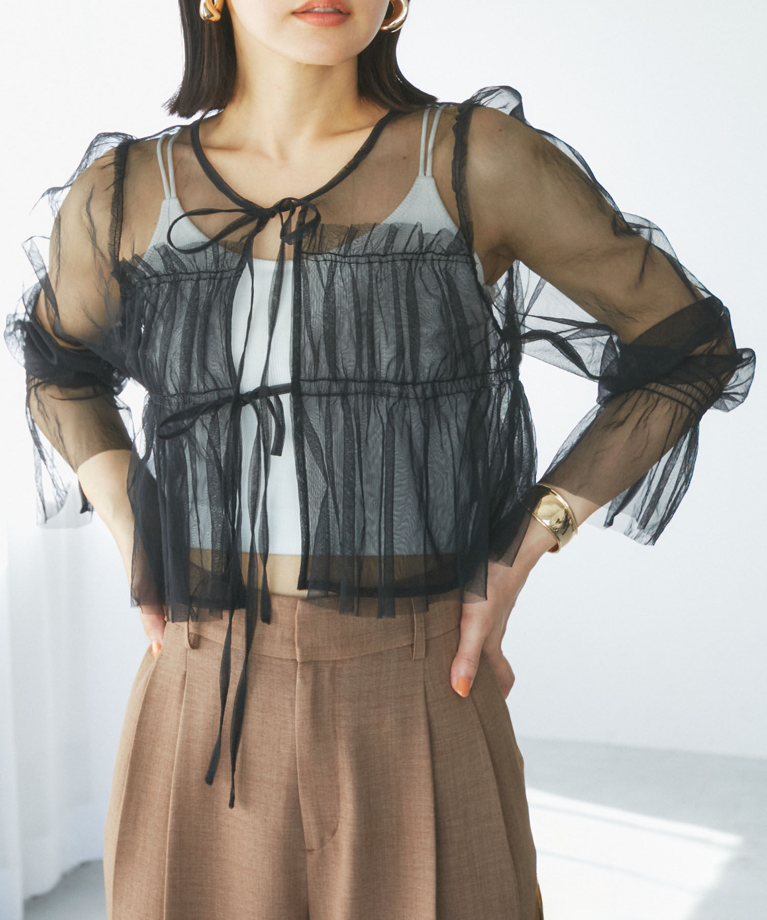 VIS「【前後2WAY】袖シャーリングチュールリボンブラウス」|シャツ・ブラウス|ブラック(01)