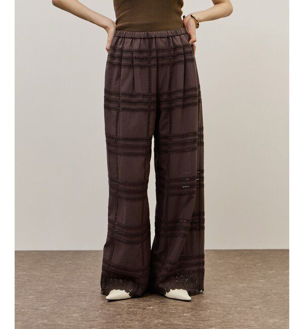 ADAM ET ROPE'「【一部WEB限定カラー】エンブロイダリーイージーパンツ」|チノ|ブラウン(20)