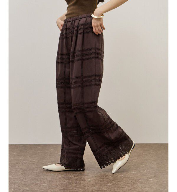 ADAM ET ROPE'「【一部WEB限定カラー】エンブロイダリーイージーパンツ」|チノ|