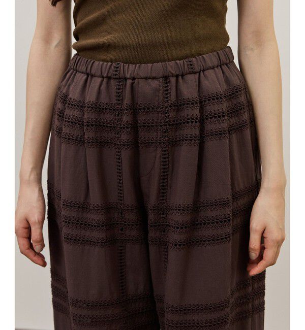 ADAM ET ROPE'「【一部WEB限定カラー】エンブロイダリーイージーパンツ」|チノ|