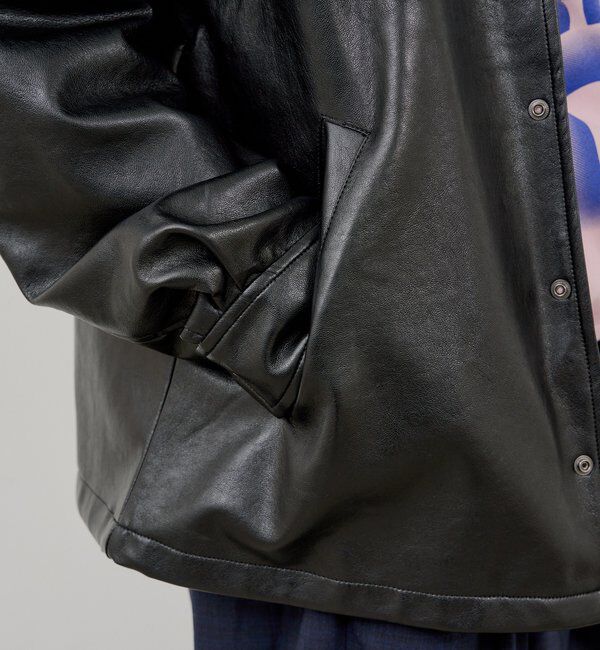  「【WHIMSIC/2サイズ展開】ヴィーガンレザーコーチジャケット」|ブルゾン・スタジャン|