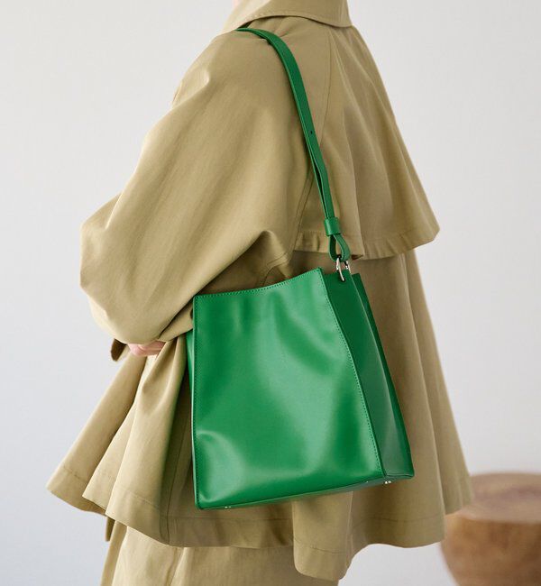  「【5段階の長さ調節可能】スムース牛革スクエアショルダー」|ショルダー・メッセンジャー|グリーン