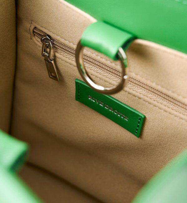  「【5段階の長さ調節可能】スムース牛革スクエアショルダー」|ショルダー・メッセンジャー|