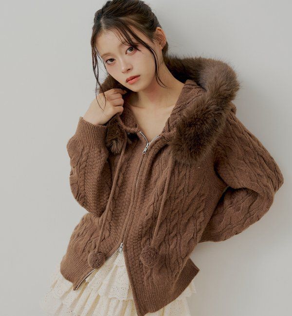  「【セットアップ対応】ポンポン付きファーフードケーブルニットカーディガン」|カーディガン|