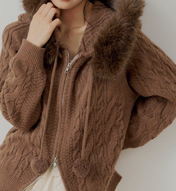  「【セットアップ対応】ポンポン付きファーフードケーブルニットカーディガン」|カーディガン|