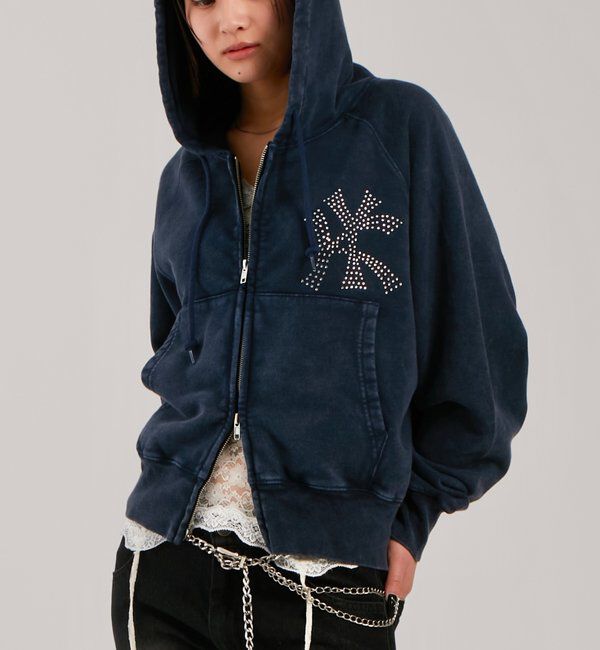  「【UNISEX】KOOKY'N KYケミカルラインストーンジップパーカー」|パーカー|