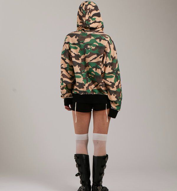  「【UNISEX】KOOKY'Nカモ柄ワッフルユリ紋章スタッズジップパーカー」|パーカー|