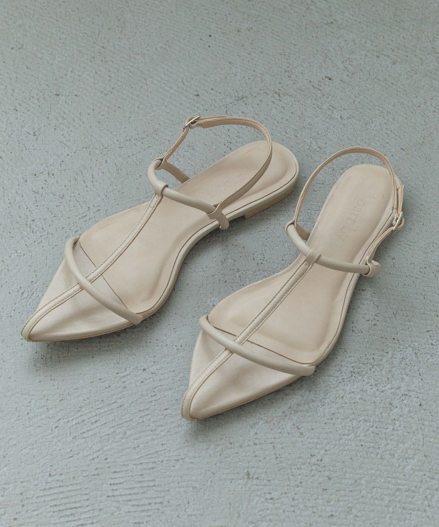 A part by 「クロスフラットサンダル」|サンダル|オフホワイト