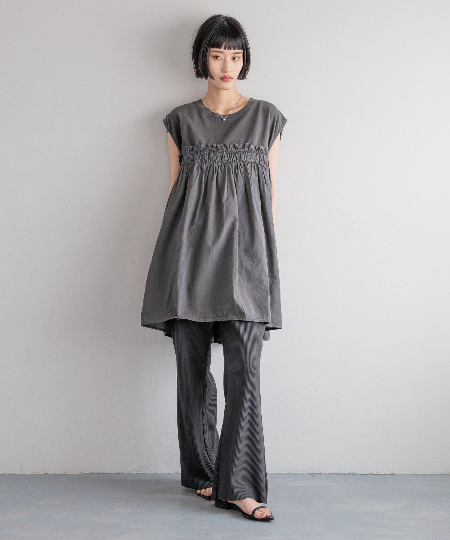 LOWRYS FARM「カットリブセミフレアパンツ」|チノ|