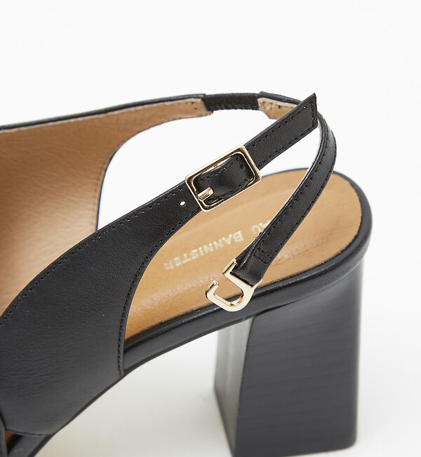 AU BANNISTER「アシンメトリー スクエアトゥブーサン」|サンダル|