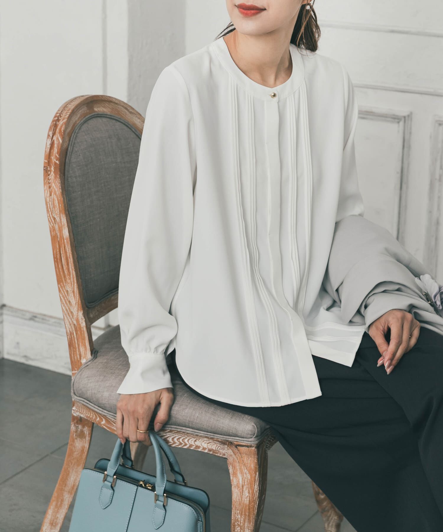 URBAN RESEARCH DOORS「ピンタックゴールドボタンブラウス」|シャツ・ブラウス|オフホワイト