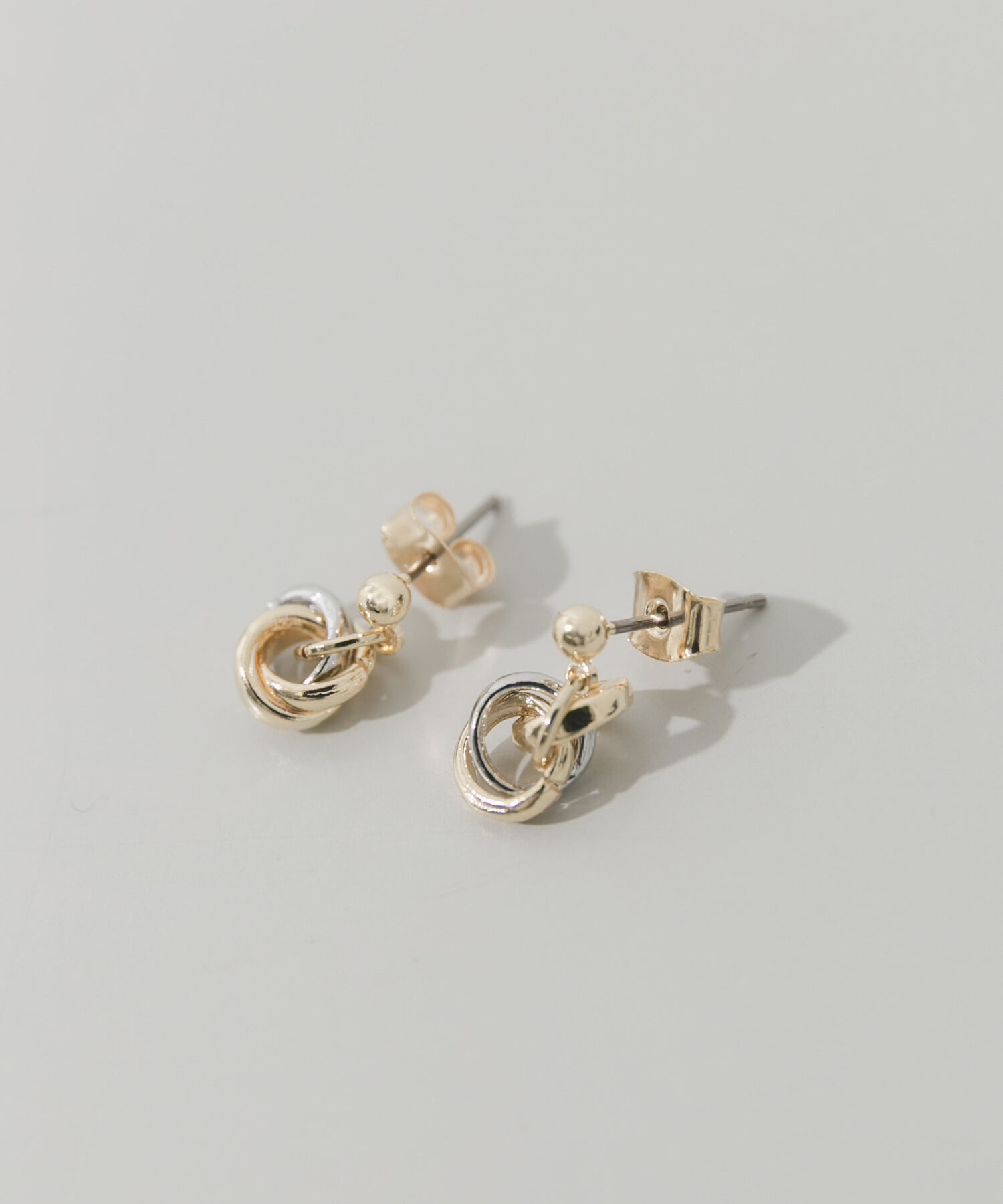 SMELLY「レイヤードサークルミニピアス」|ピアス|