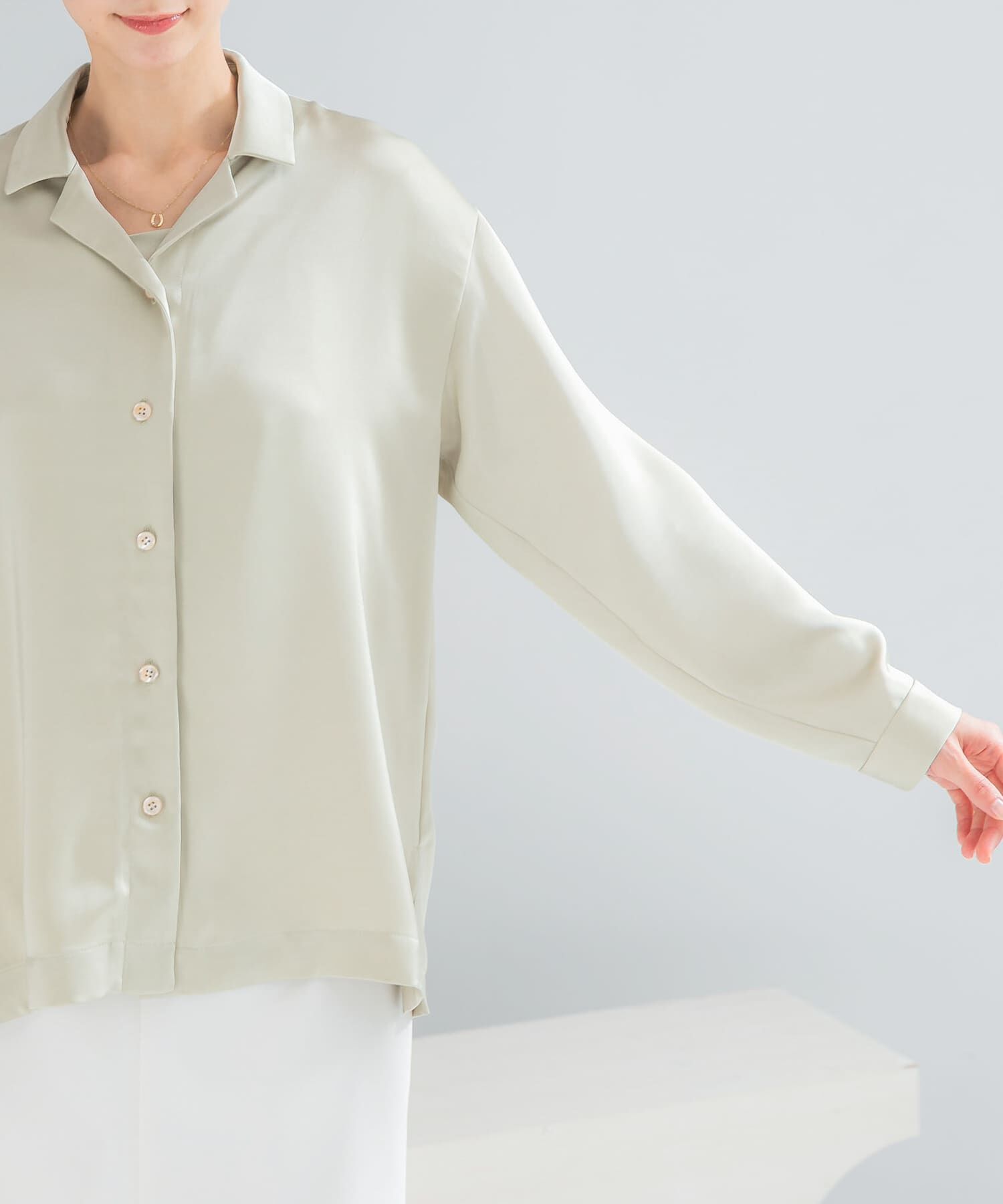 URBAN RESEARCH ROSSO「オープンカラーヴィンテージシルキーサテンブラウス」|シャツ・ブラウス|