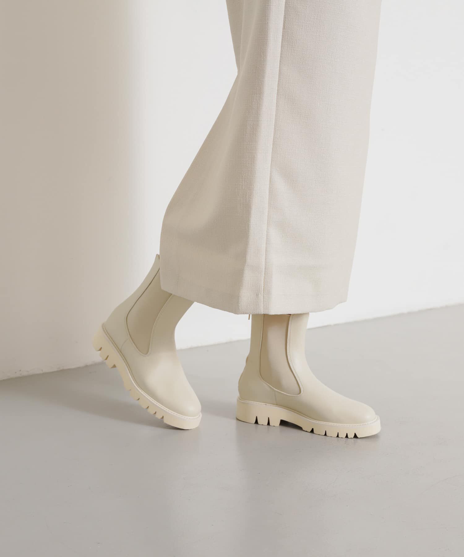 SENSE OF PLACE by URBAN RESEARCH「『軽量ソール採用』トラックソールサイドゴアブーツ」|ショートブーツ|アイボリー