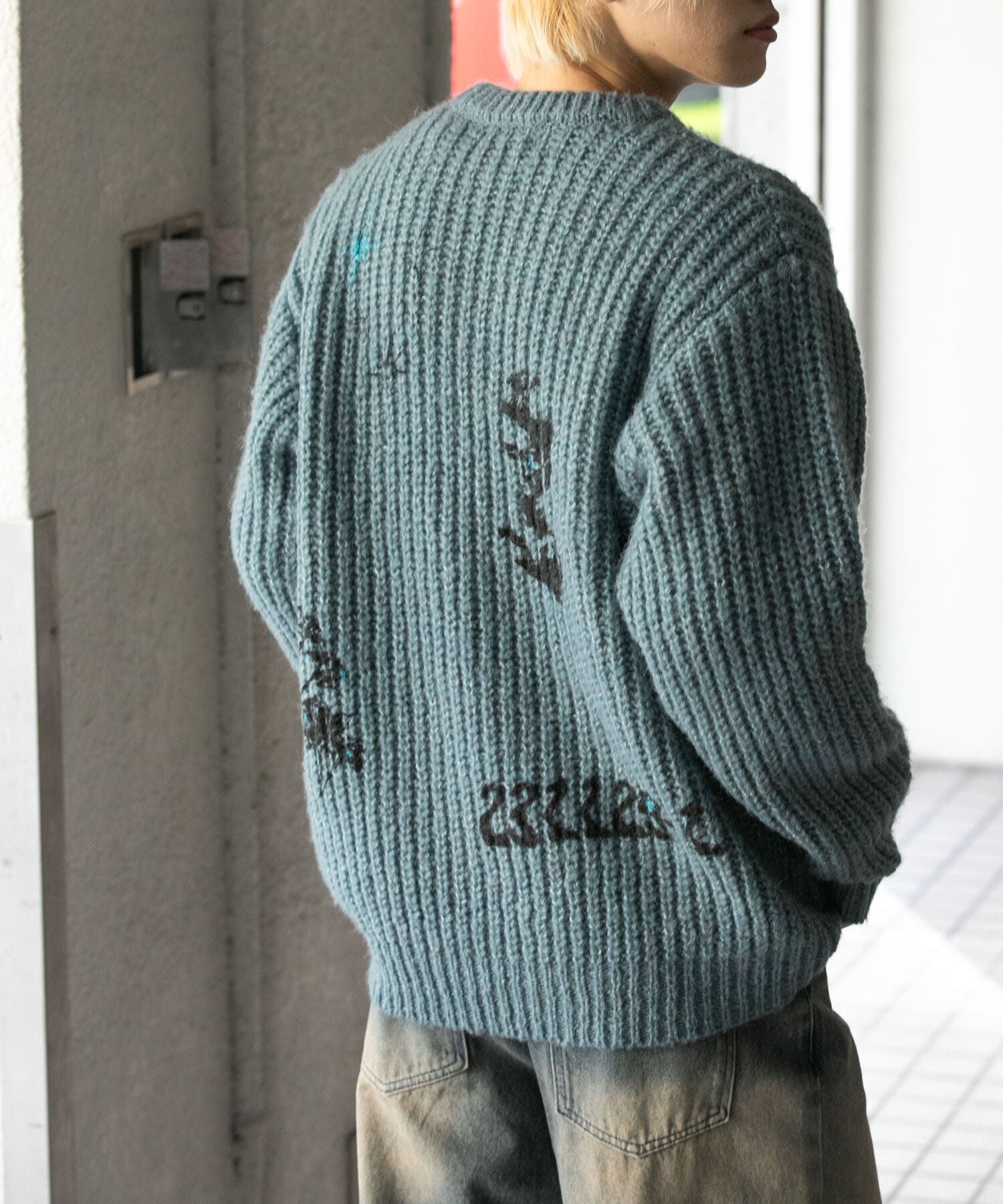 SENSE OF PLACE by URBAN RESEARCH「グラフィックプリントルーズクルーネックニット」|ニット・セーター|