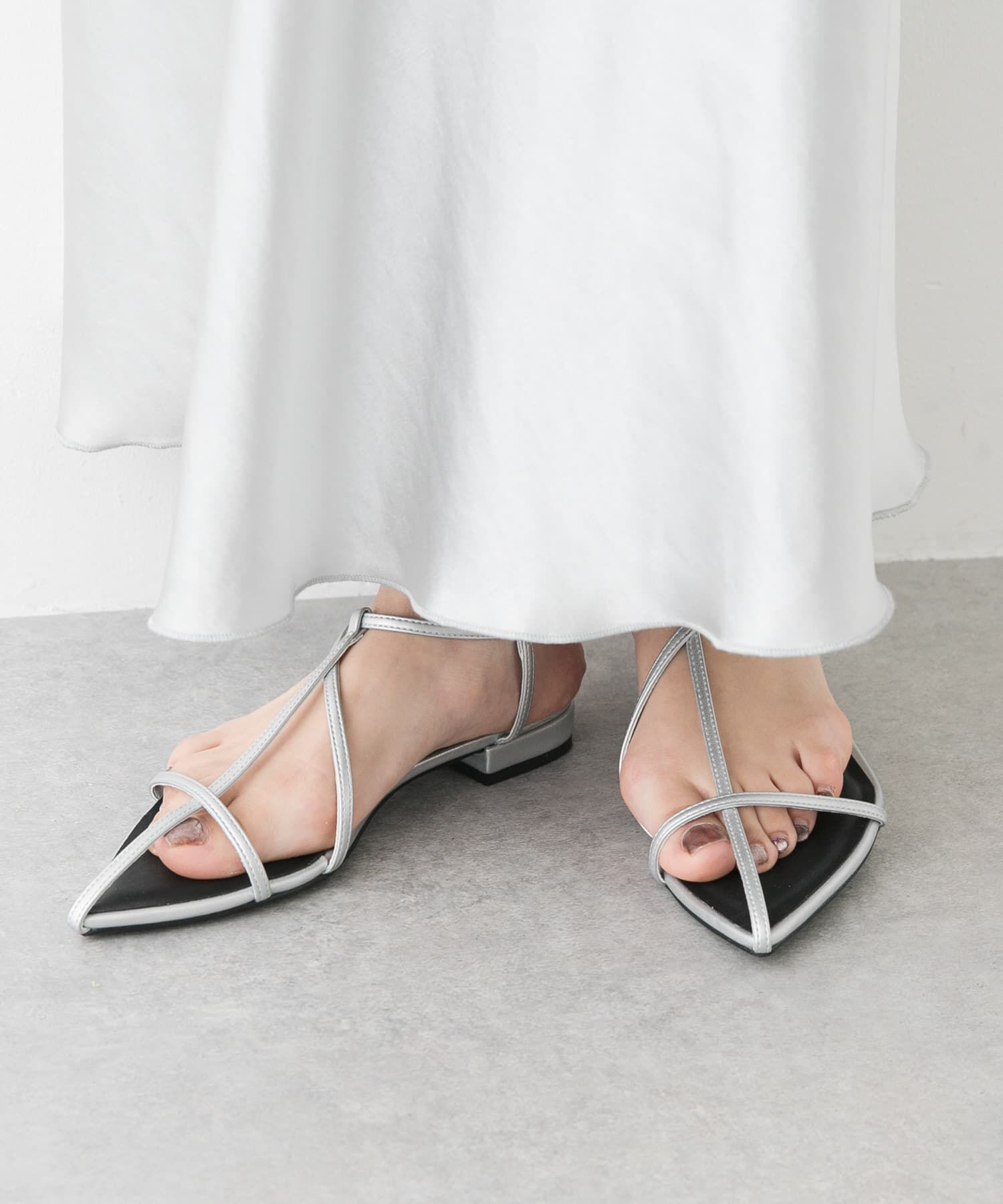 SENSE OF PLACE by URBAN RESEARCH「ポインテッドナローストラップサンダル」|サンダル|シルバー