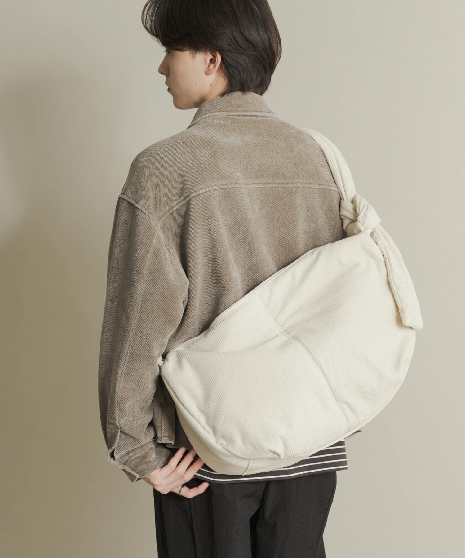 SENSE OF PLACE by URBAN RESEARCH「コーデュロイビッグショルダー」|ショルダー・メッセンジャー|アイボリー
