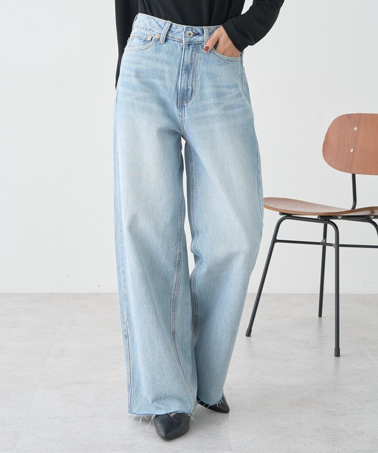 earth music&ecology「セルフカットワイドデニムパンツ」|デニム|Light indigo