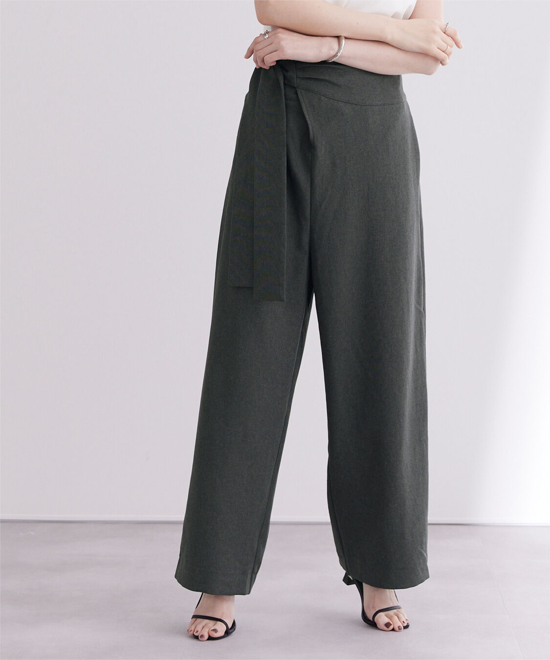 ur's「リネンライクハイウエストラップワイドパンツ」|スラックス|