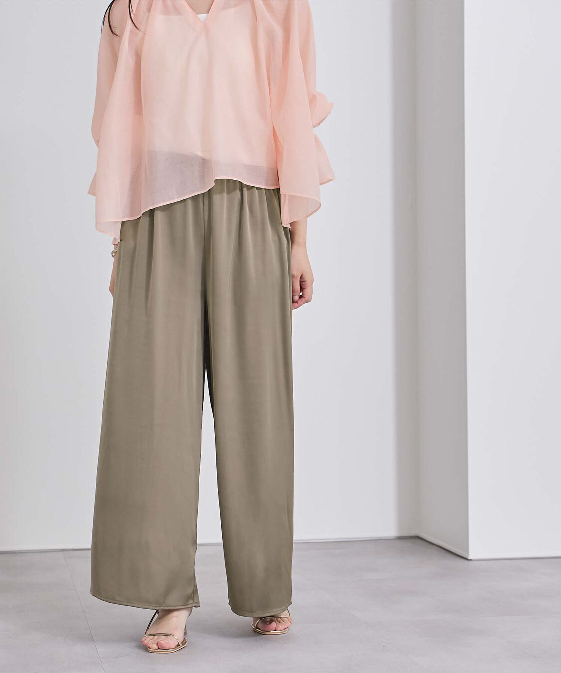 ur's「サテンイージードレープパンツ」|スラックス|