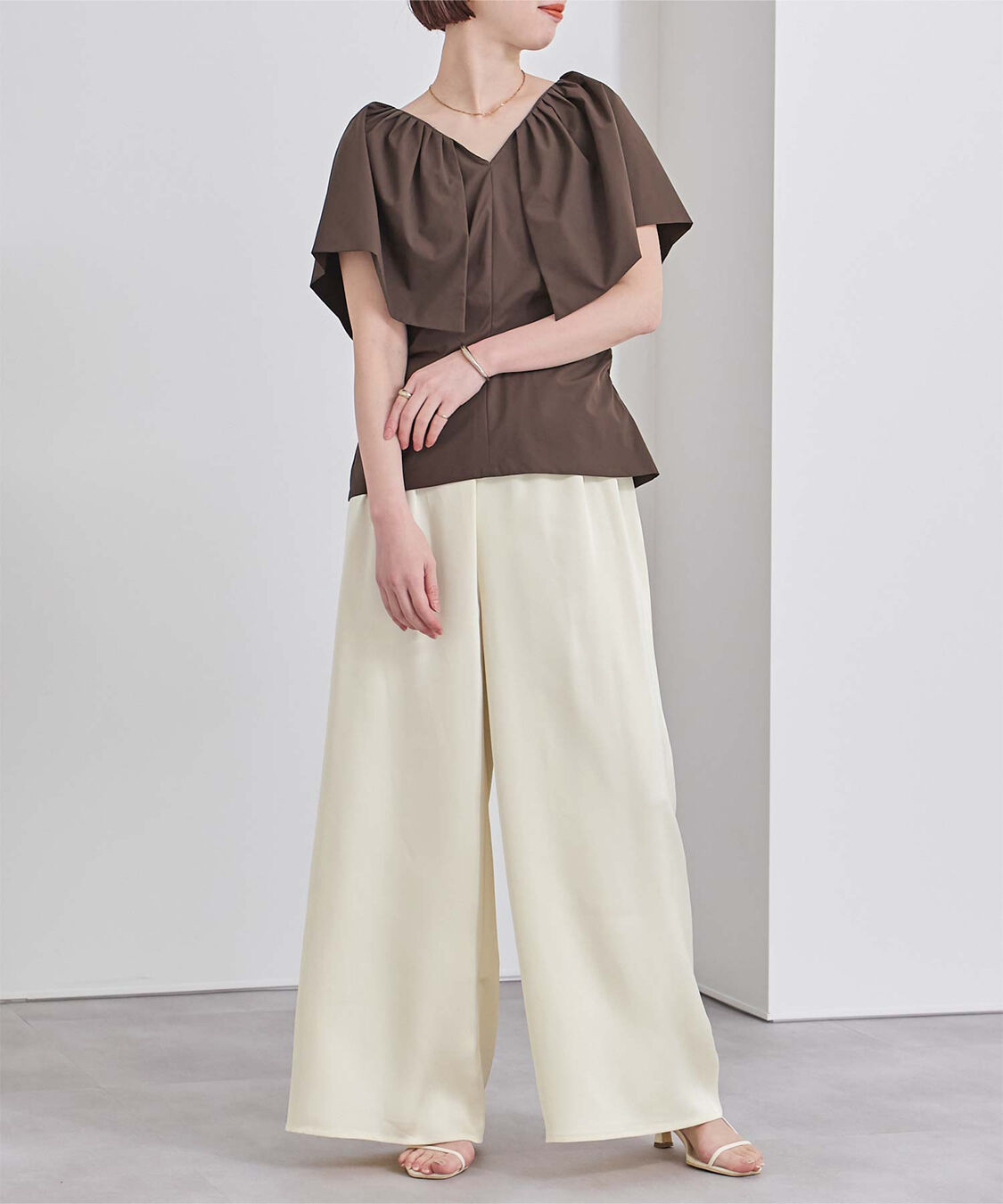 ur's「サテンイージードレープパンツ」|スラックス|