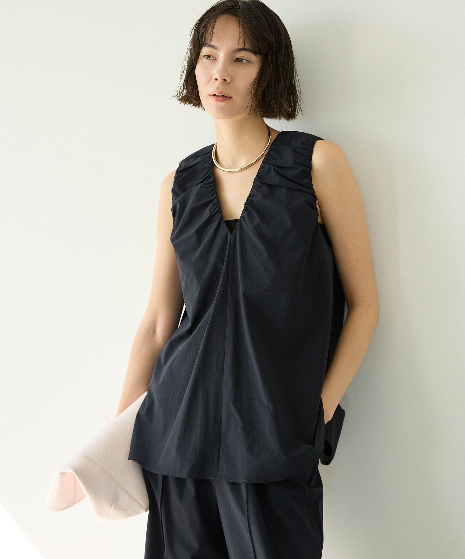 BABYLONE「【多機能素材】撥水Vネックギャザーブラウス」|シャツ・ブラウス|ﾌﾞﾗｯｸ