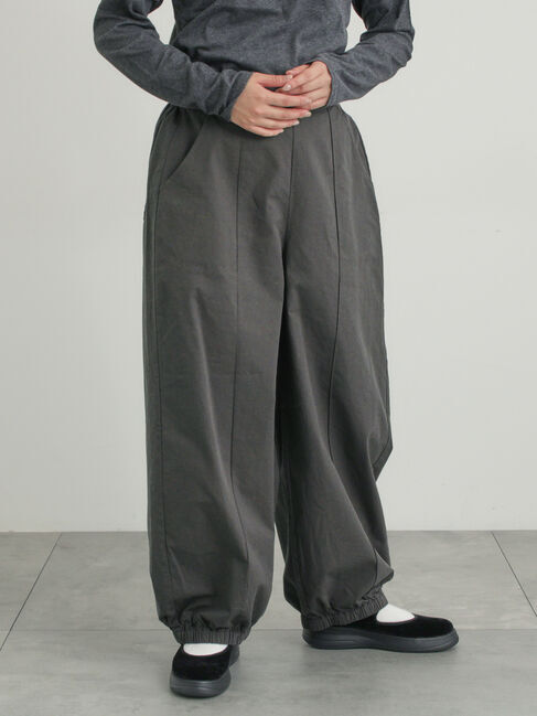 Samansa Mos2「【M/Lサイズ】センターピンタック裾ギャザーパンツ」|その他|チャコールグレー