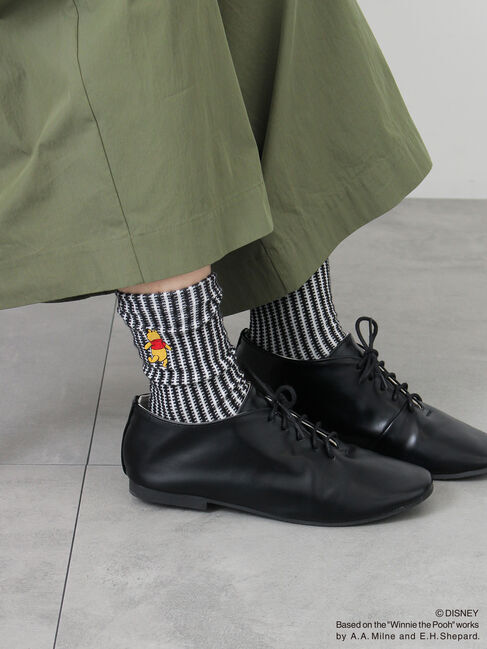 Samansa Mos2「【Disney】くまのプーさん/ワンポイント刺繍ソックス」|ソックス|ブラック