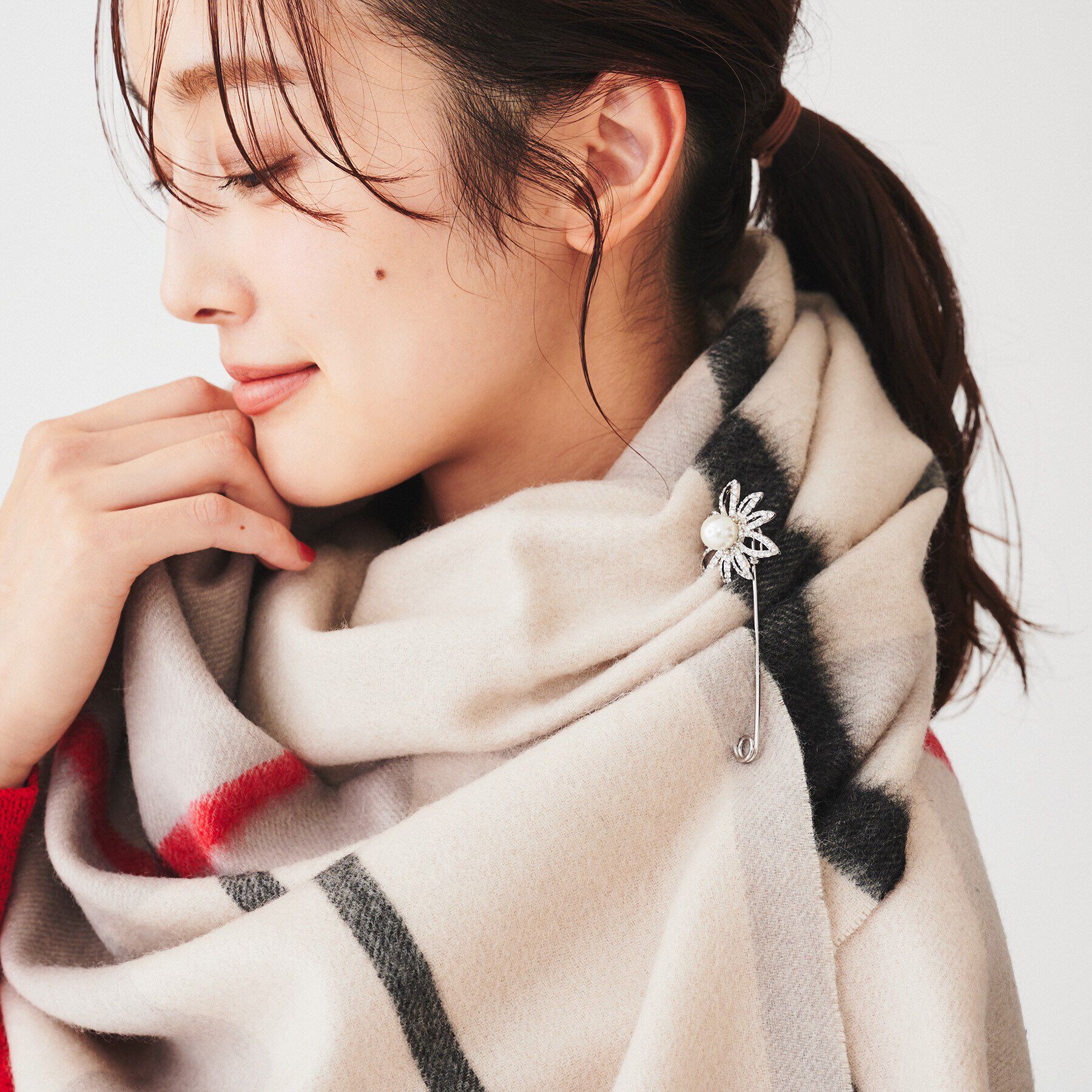 UNTITLED「【コーディネートのアクセントに】ビジューキルトピン」|ブローチ・コサージュ|