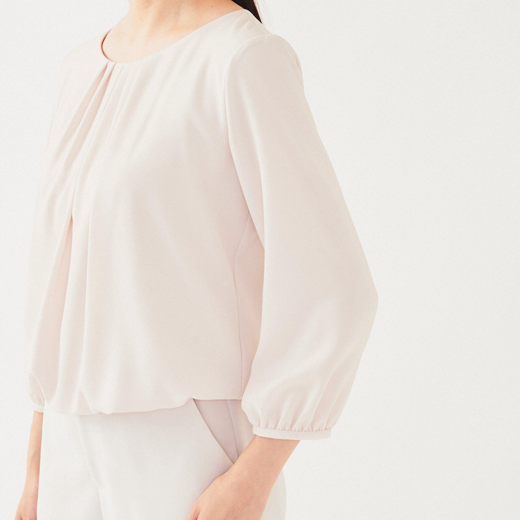 UNTITLED「【透けにくい/通勤】パウダリー タックブラウス」|シャツ・ブラウス|