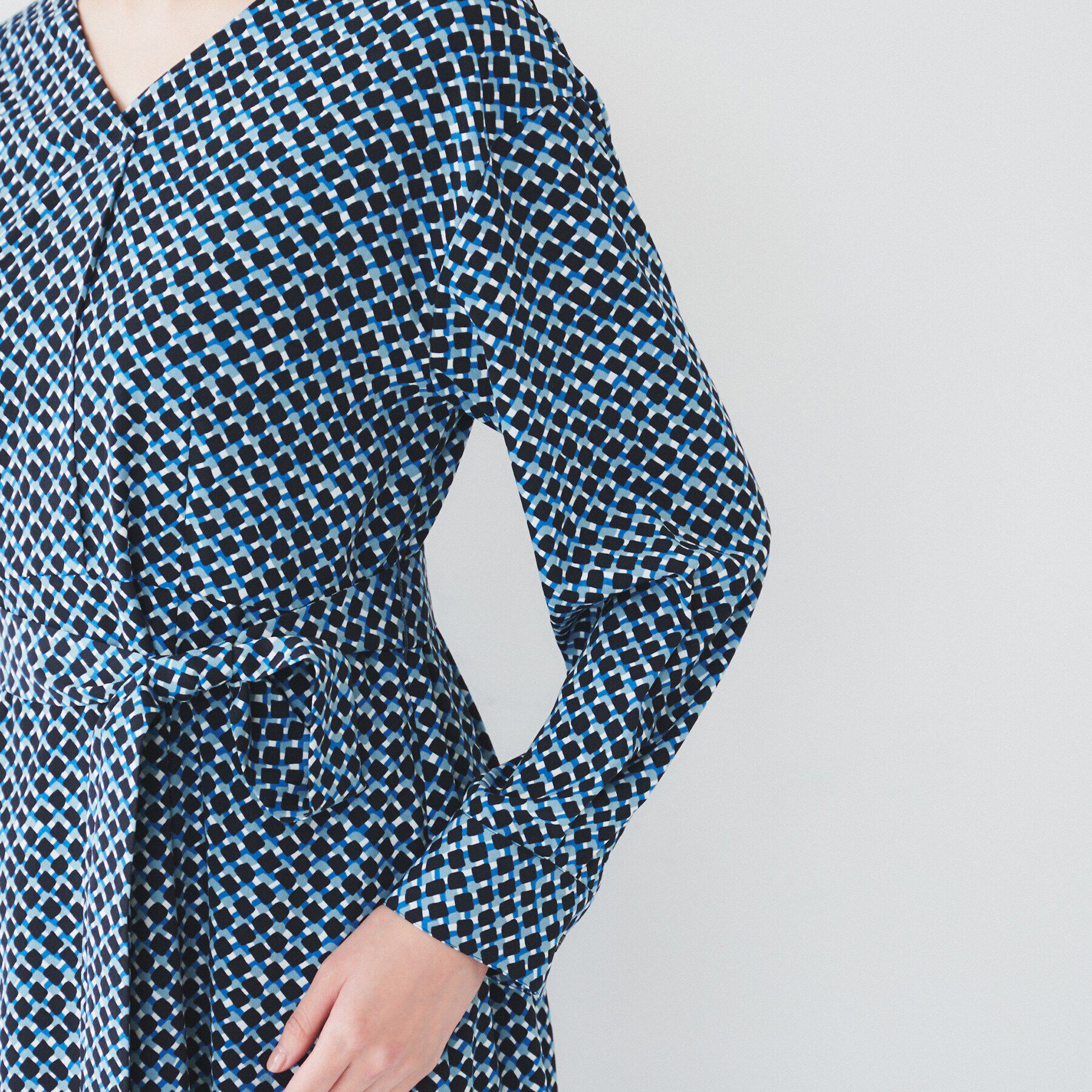 UNTITLED「【きれいめ／オフィス】スクエアジオメトリック柄ワンピース」|ワンピース|