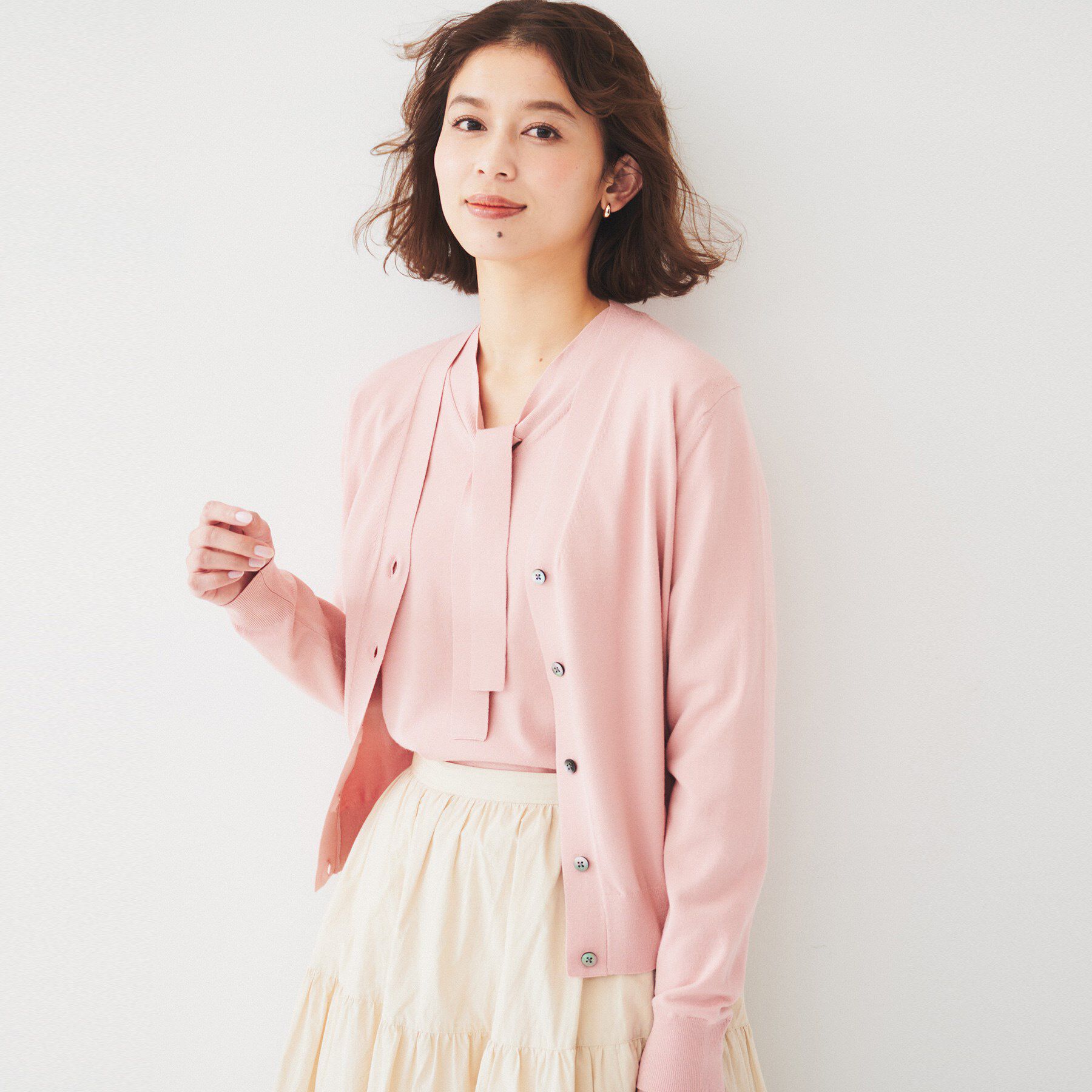 UNTITLED「【アンサンブル可能】配色Vネックカーディガン」|カーディガン|ピンク(071)