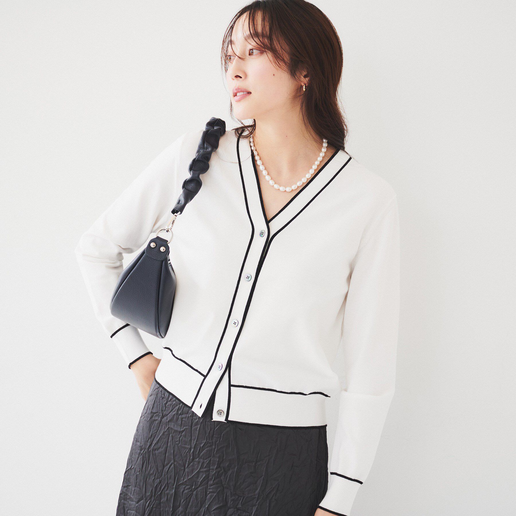 UNTITLED「【アンサンブル可能】配色Vネックカーディガン」|カーディガン|ホワイト(501)