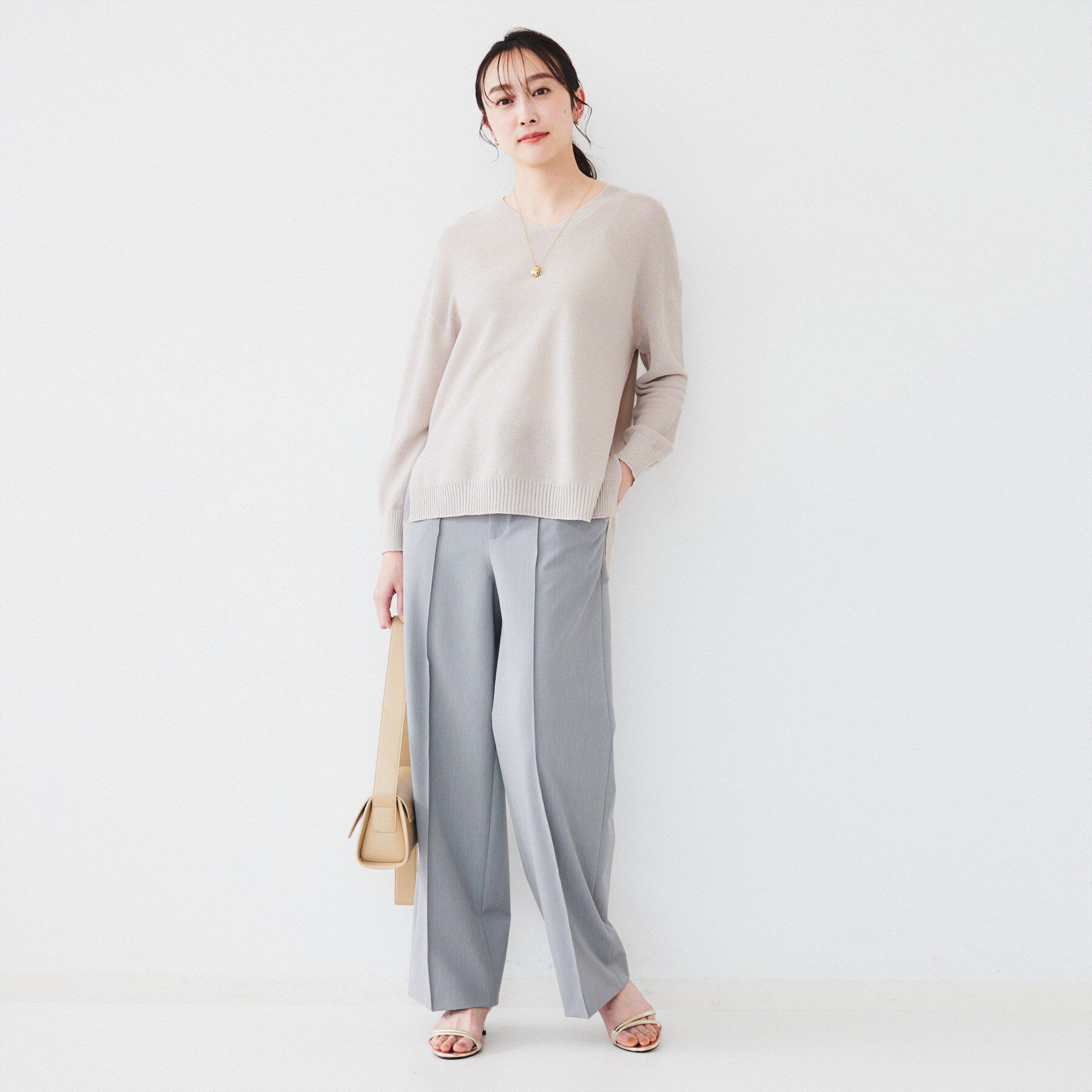 UNTITLED「【体型カバー/清涼感】サイドスリット Vネックニット」|ニット・セーター|