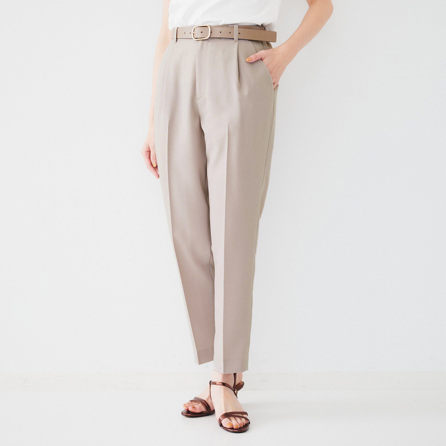 UNTITLED「【接触冷感/UV/セットアップ可能】ライトウェイト タックテーパードパンツ」|その他|ベージュ(052)