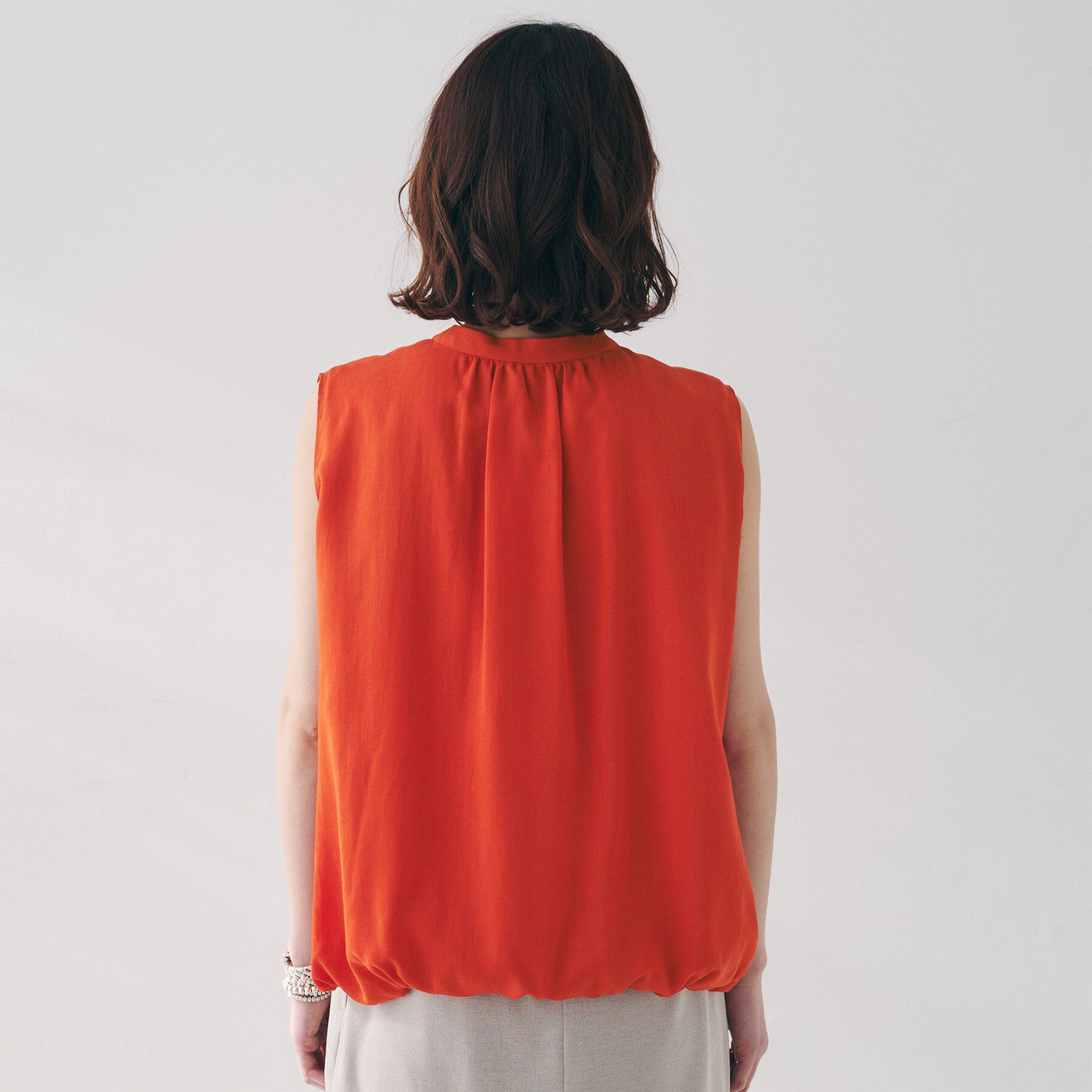 UNTITLED「【シアー/バンドカラー】バルーンヘムノースリーブブラウス」|シャツ・ブラウス|