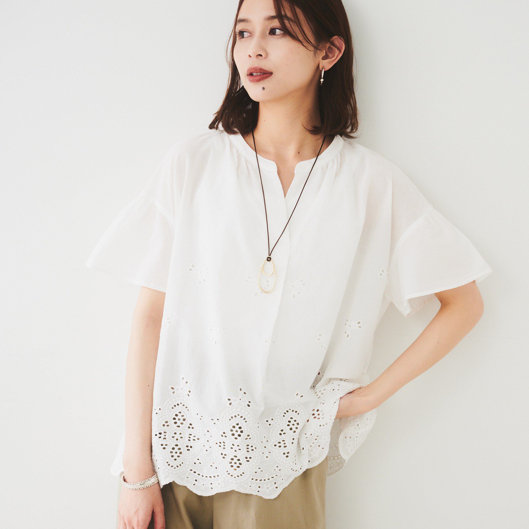 UNTITLED「【セットアップ可/コットン100】スカラップ刺繍ブラウス」|シャツ・ブラウス|ホワイト(001)
