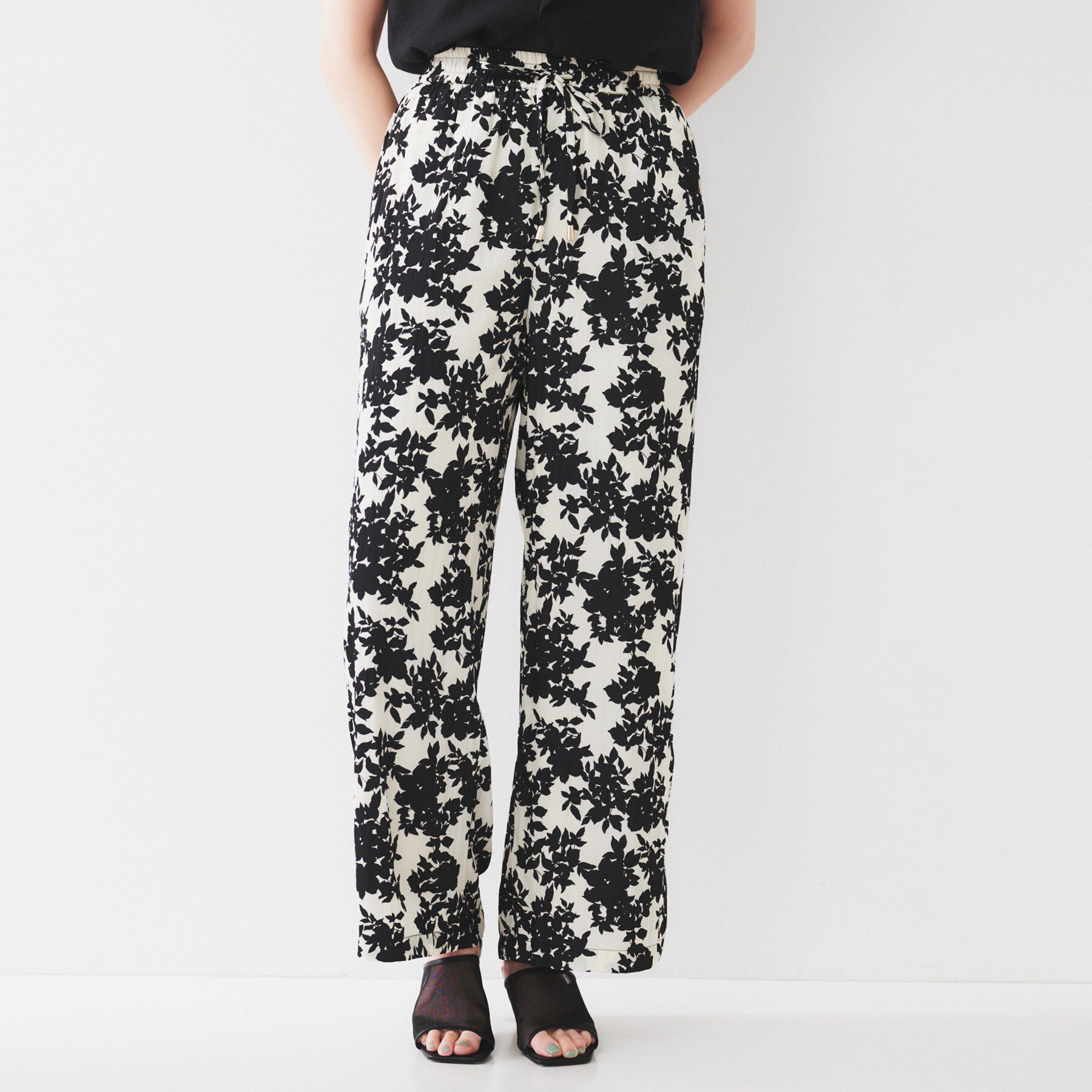 UNTITLED「【ウエストゴム/ワイド/柄】モノトーンフラワーパンツ」|その他|