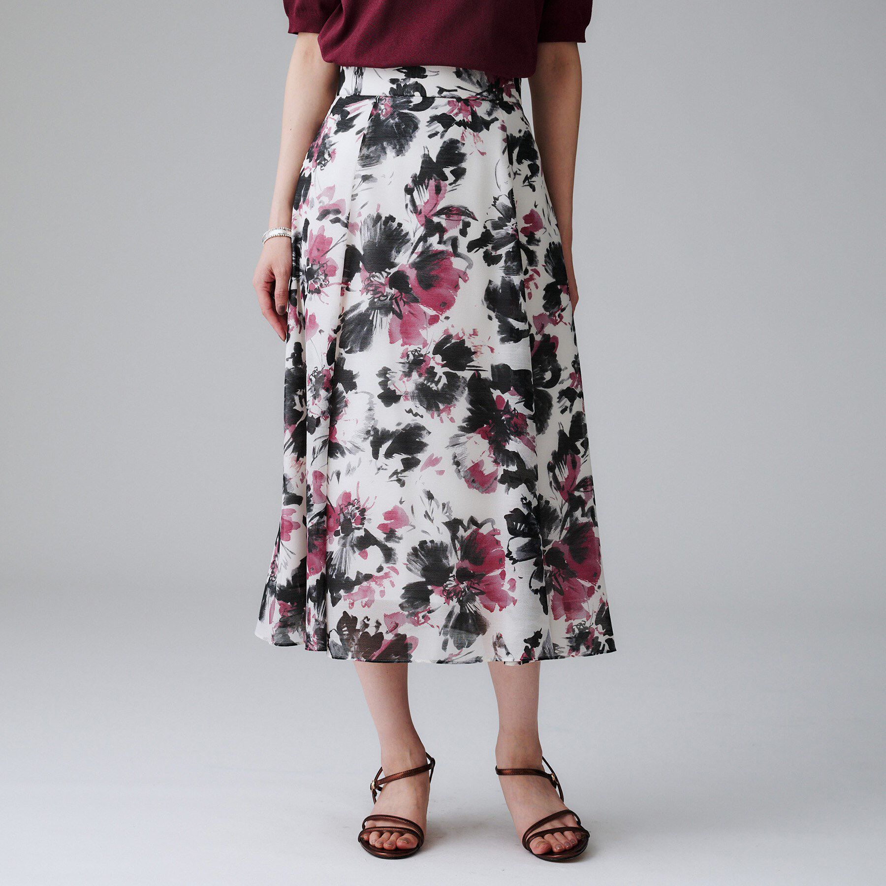 UNTITLED「【シアー/後ろウエストゴム/花柄】ペイントフラワースカート」|スカート|